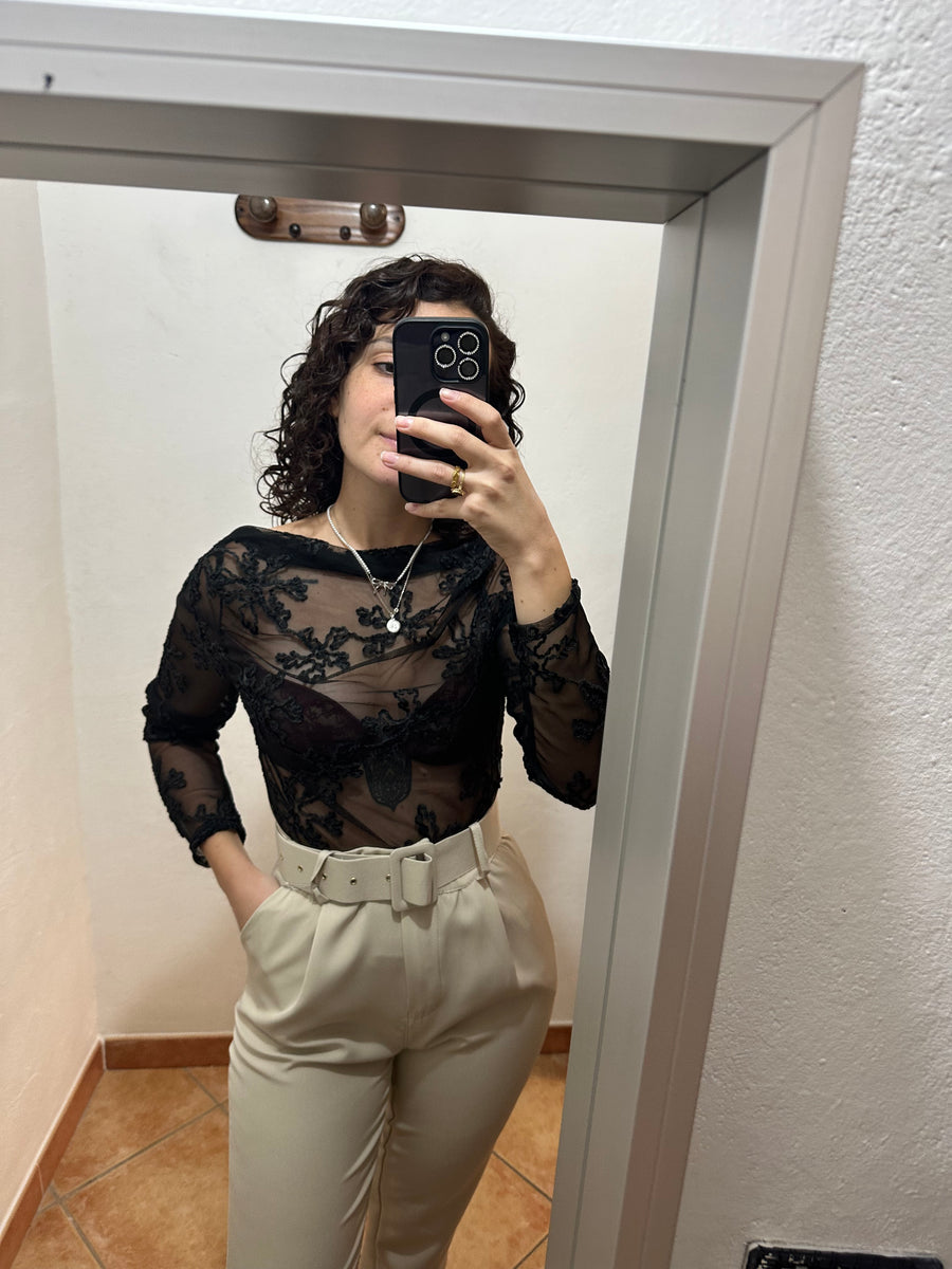 Maglia trasparente con ricami