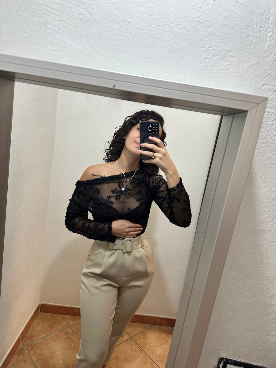 Maglia trasparente con ricami
