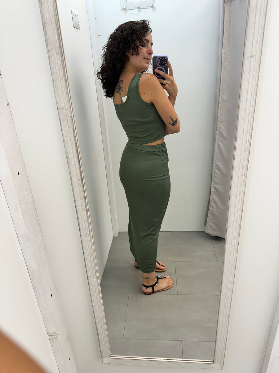 Completo costine top e gonna verde militare