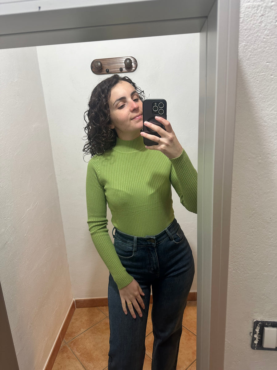 Maglioncino costine collo medio