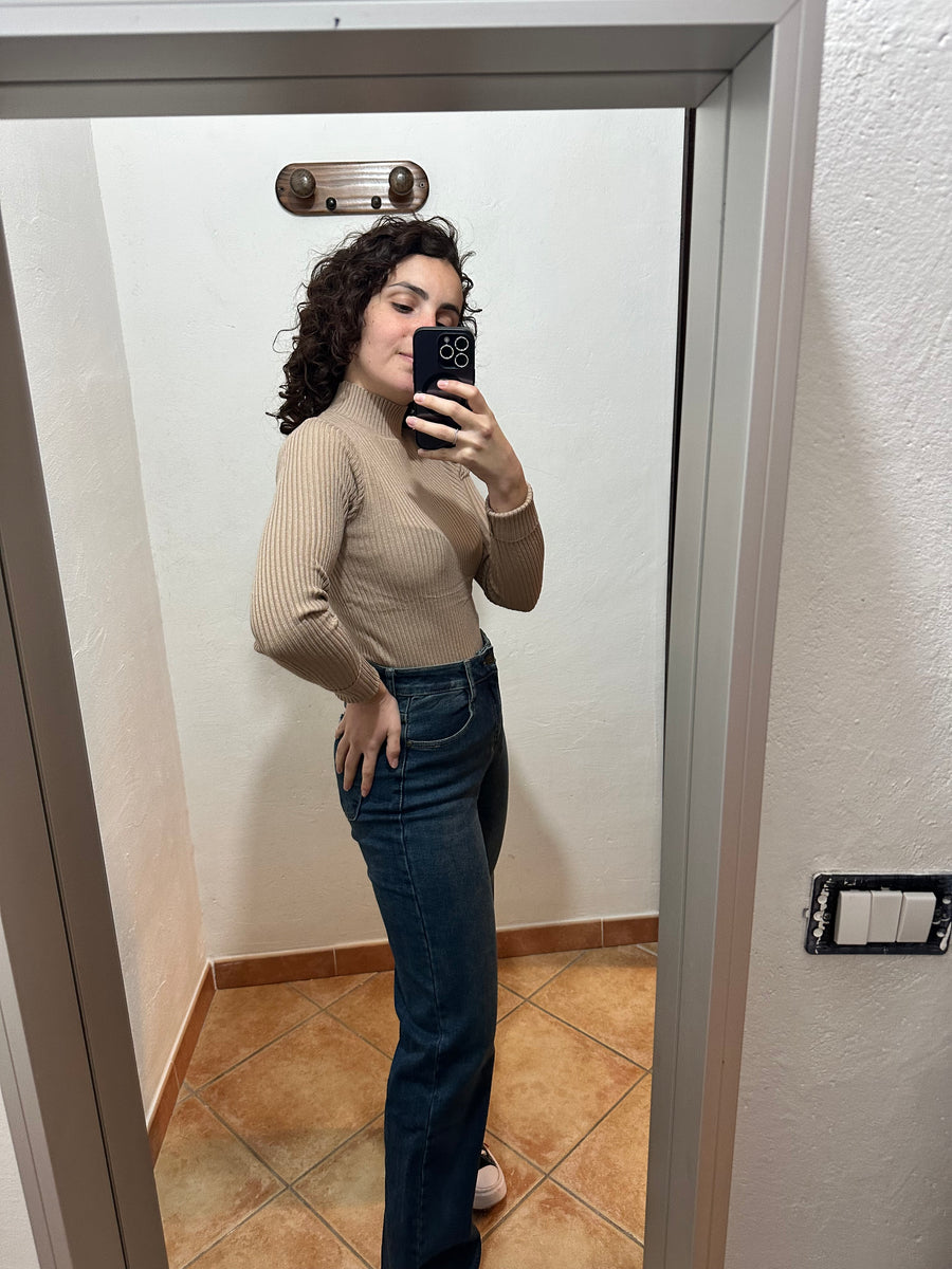 Maglioncino costine collo medio