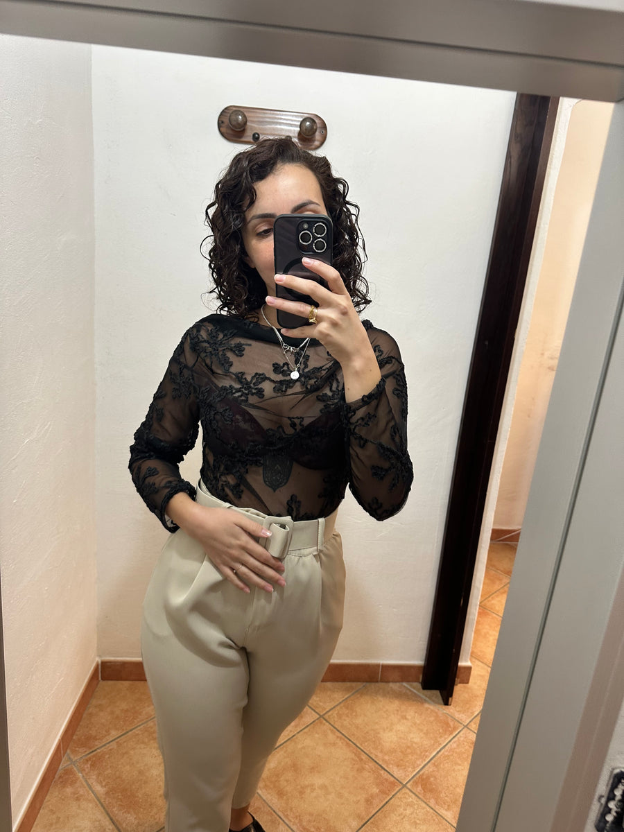 Maglia trasparente con ricami