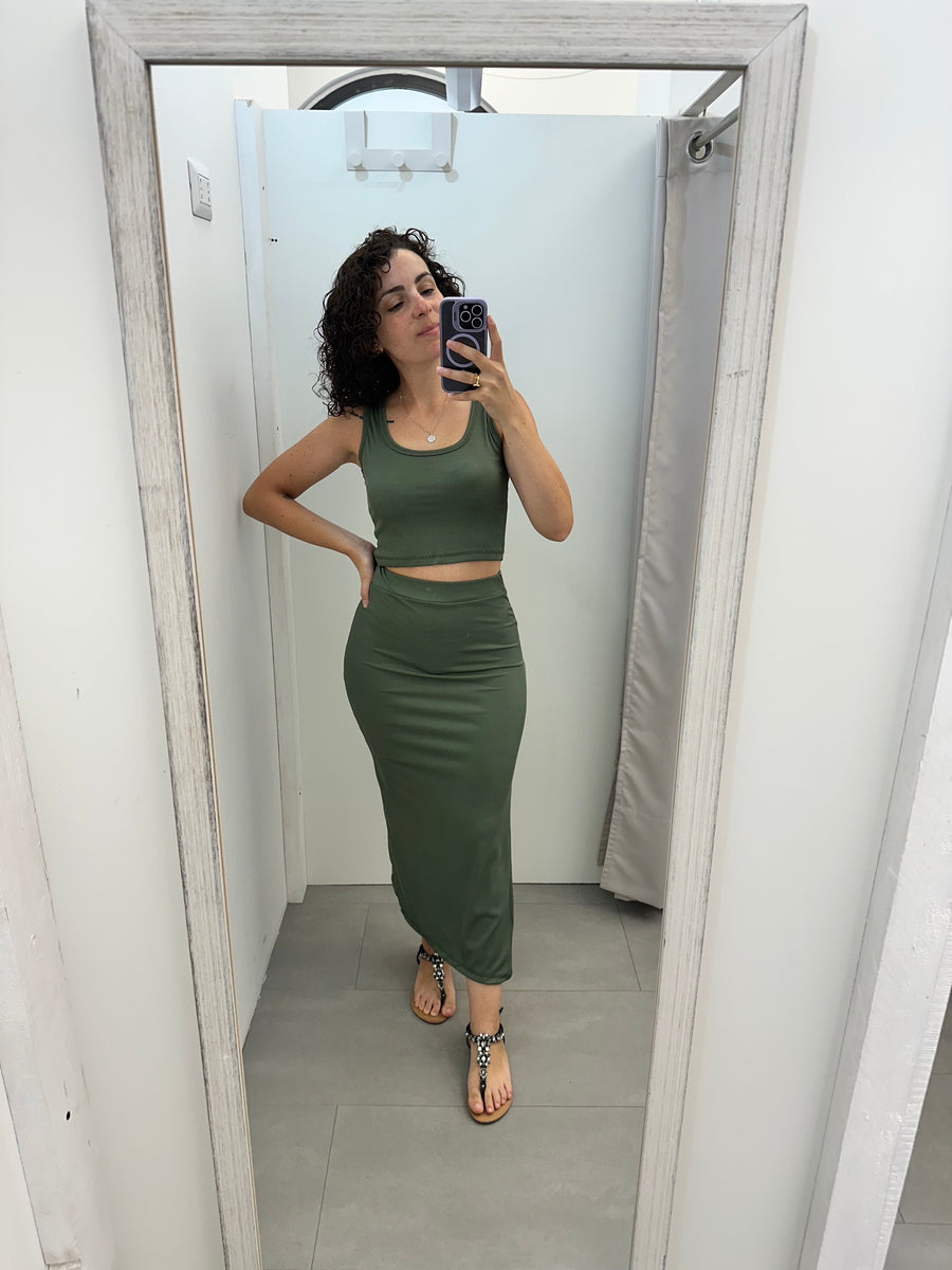 Completo costine top e gonna verde militare