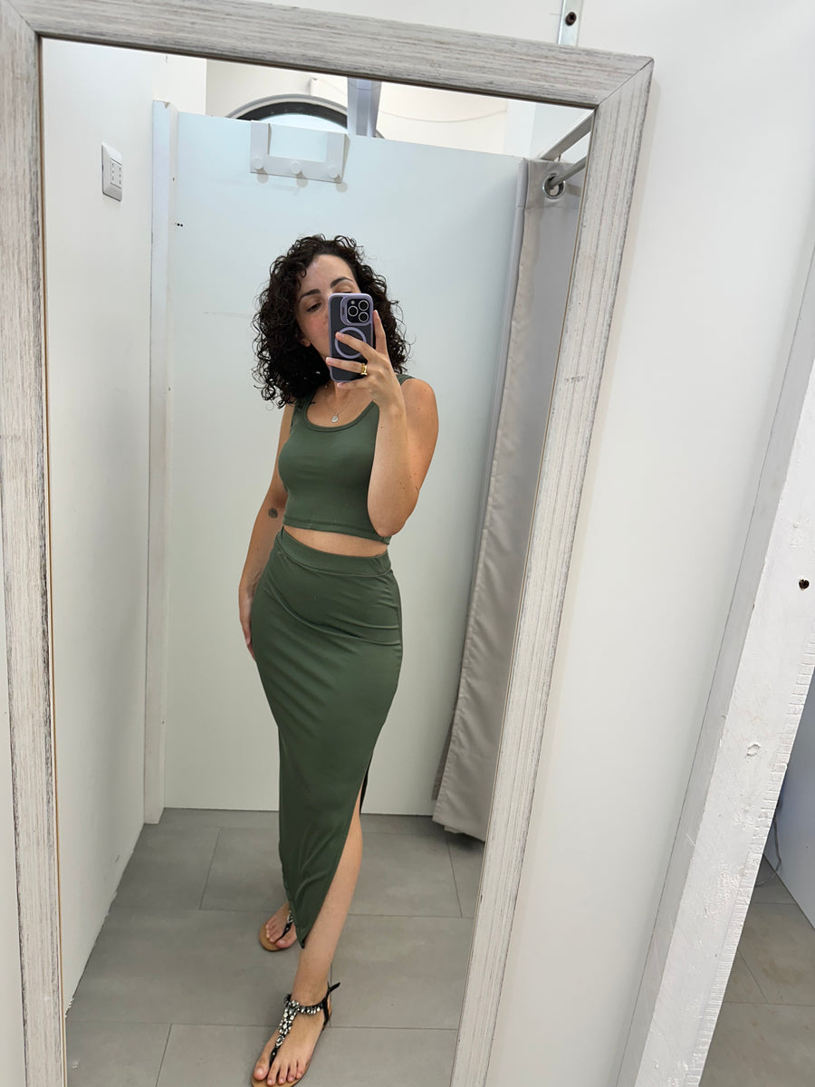 Completo costine top e gonna verde militare
