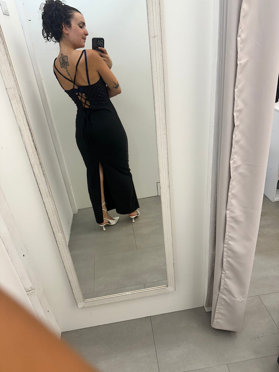 Abito nero lungo con strass