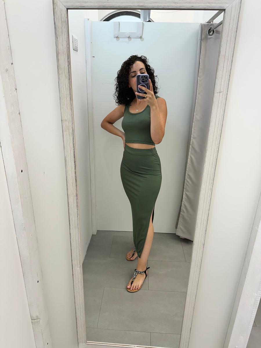 Completo costine top e gonna verde militare