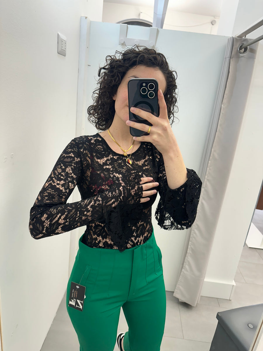 Body pizzo nero manica svasata