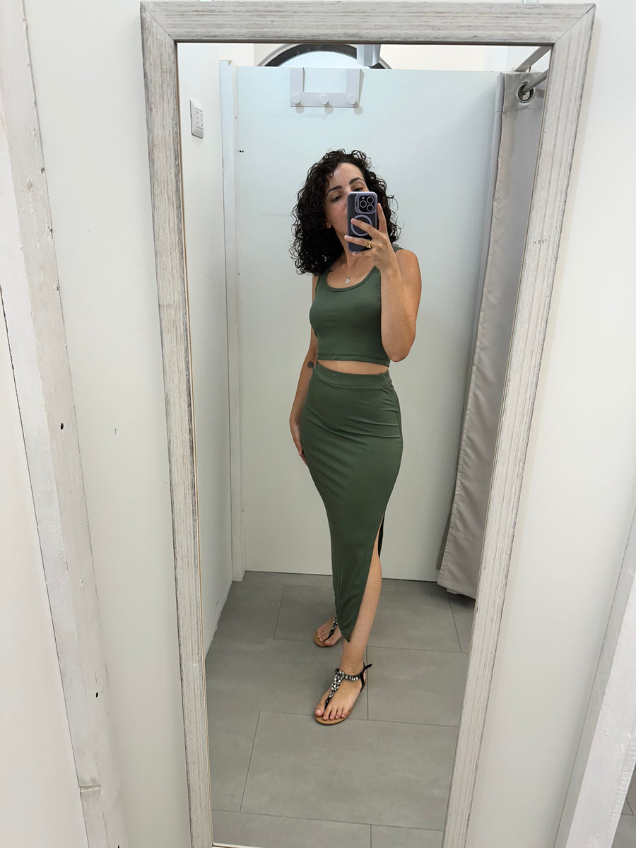 Completo costine top e gonna verde militare