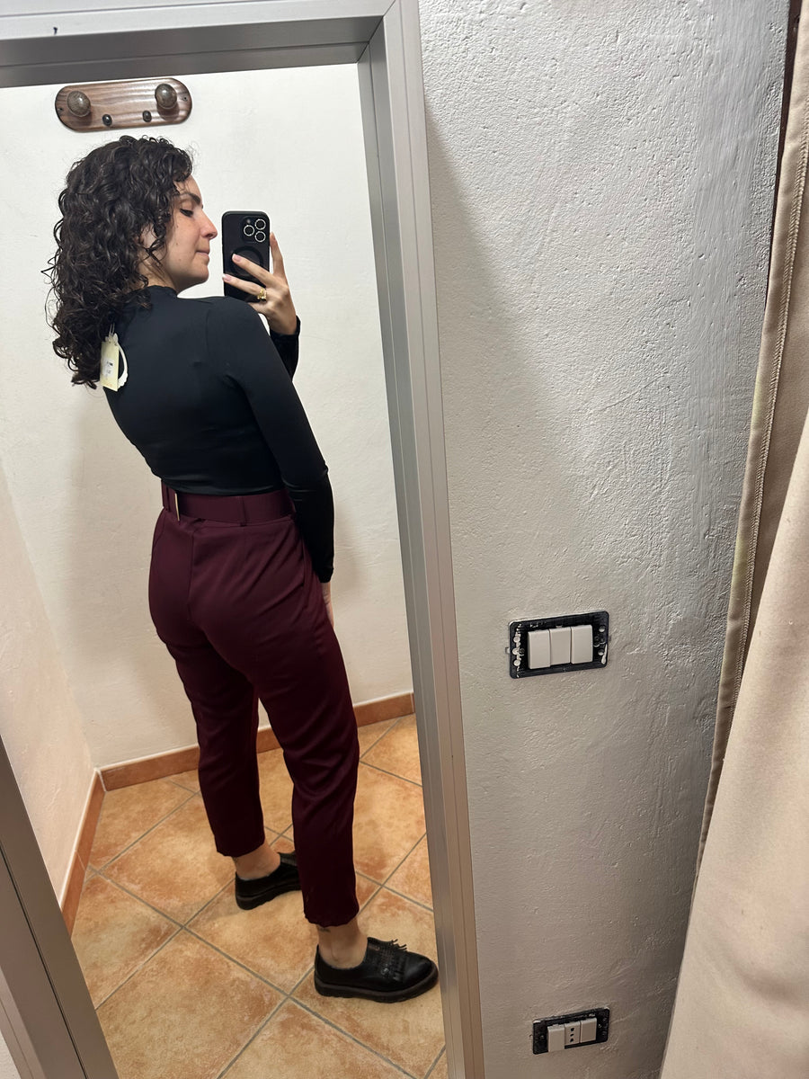Pantaloni cinturone color vino