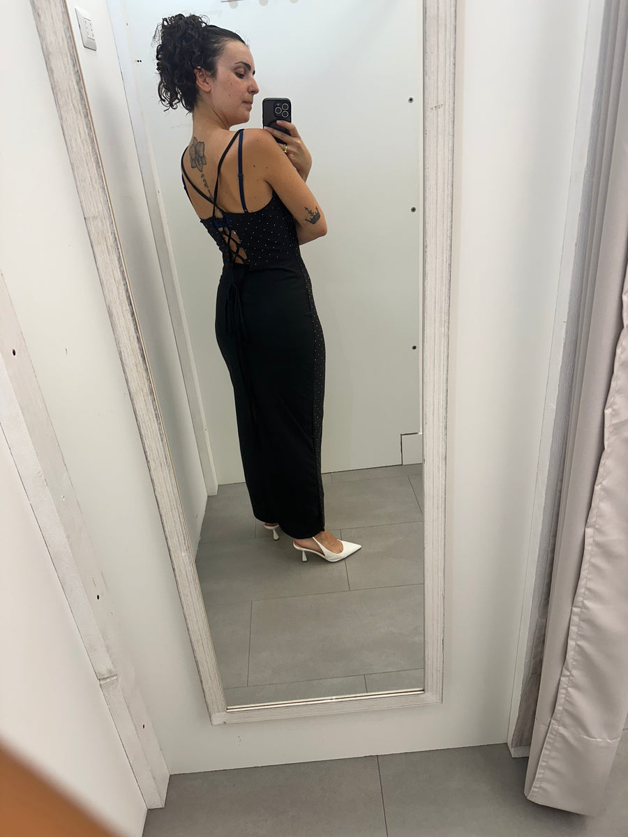 Abito nero lungo con strass