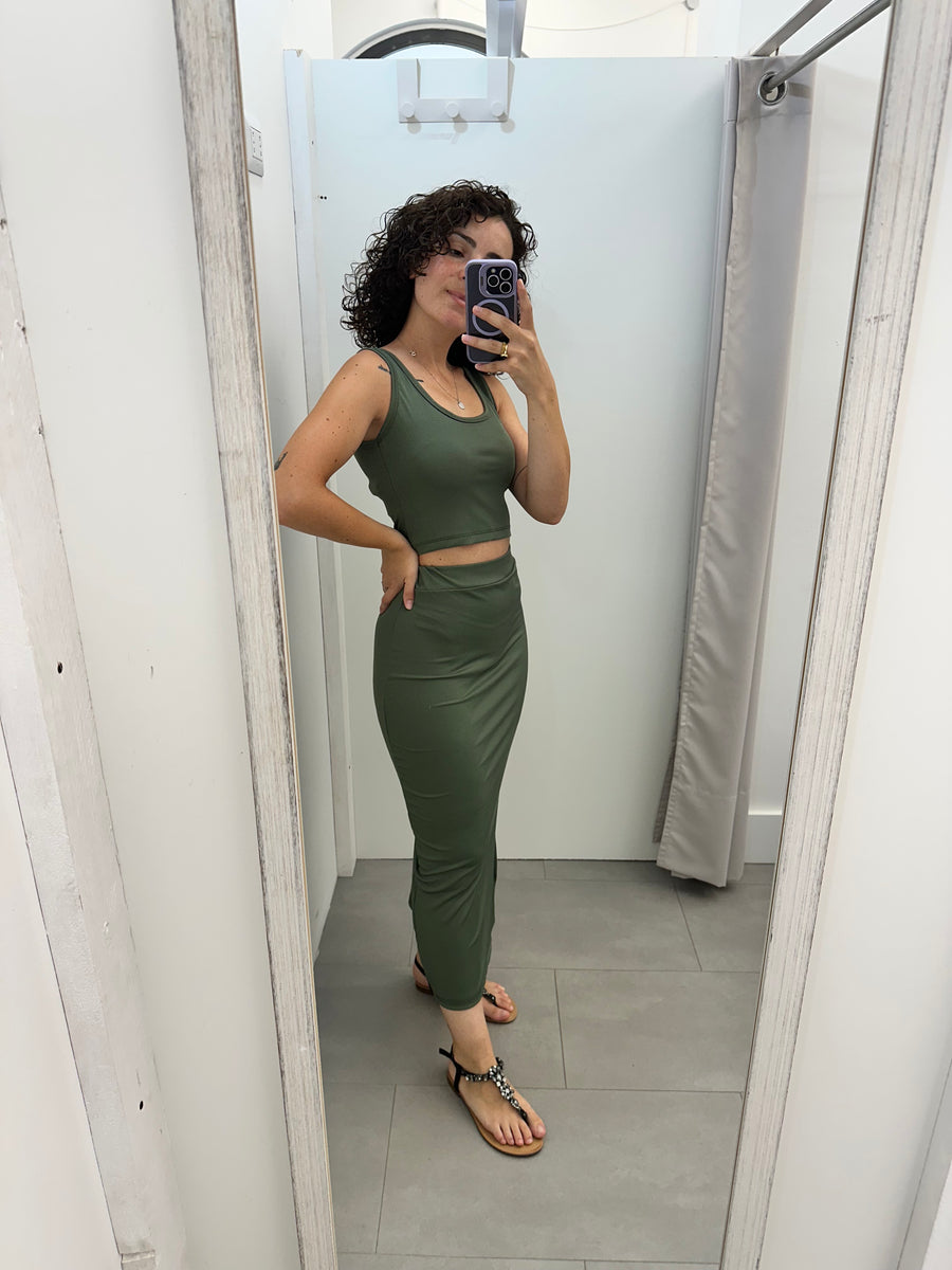 Completo costine top e gonna verde militare