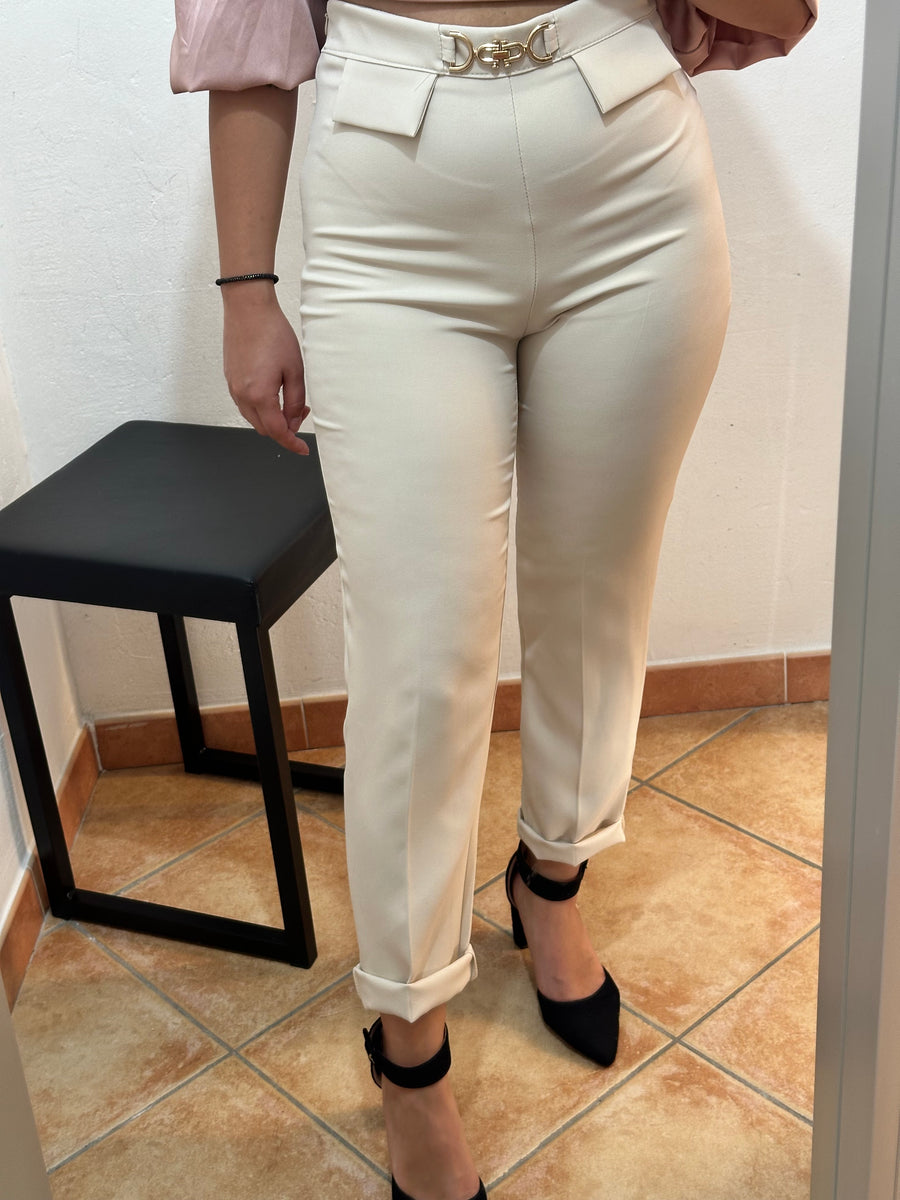 Pantaloni con fibbietta oro