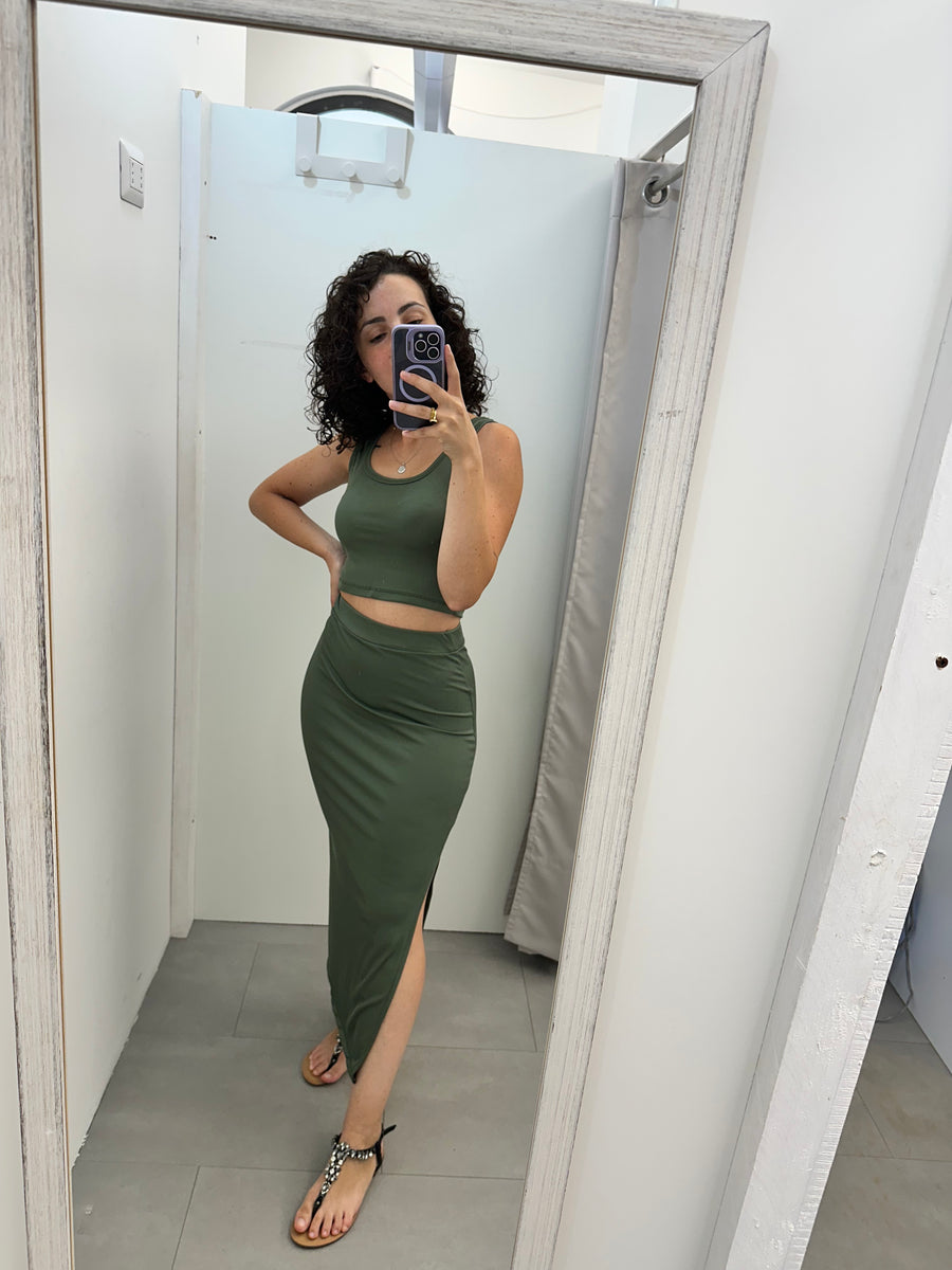 Completo costine top e gonna verde militare