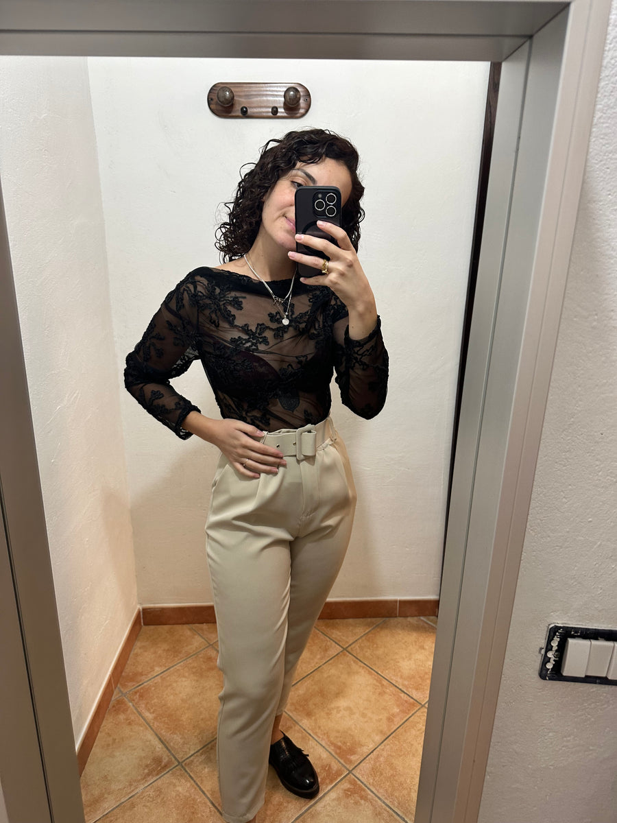 Maglia trasparente con ricami